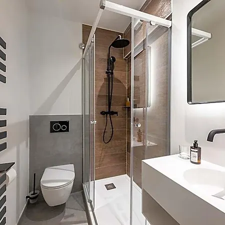 B-hotel فندق