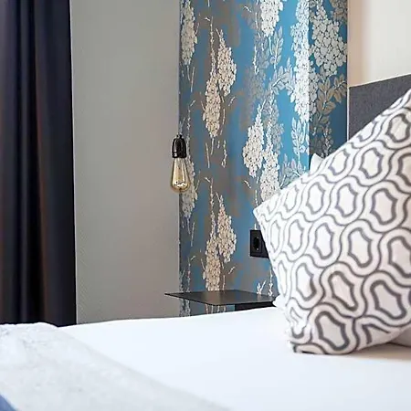 B-hotel فندق