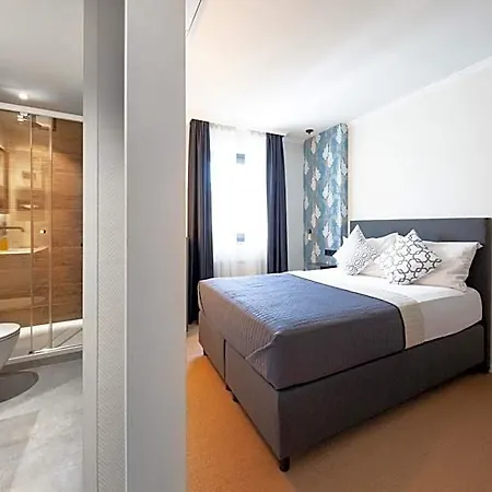 B-hotel ホテル