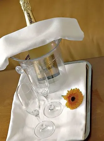 B-hotel فندق دوسلدورف