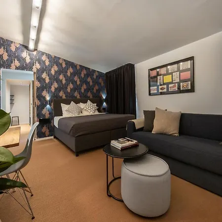 B-hotel