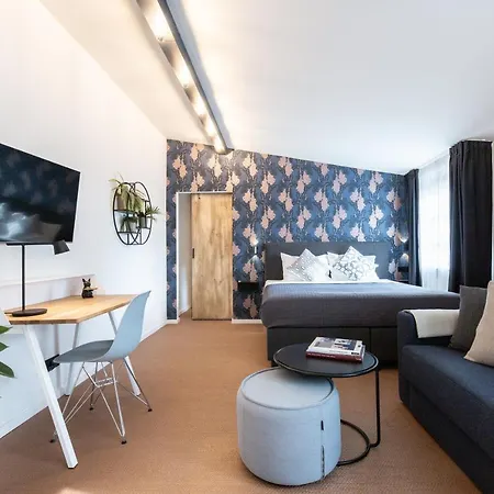 B-hotel Отель